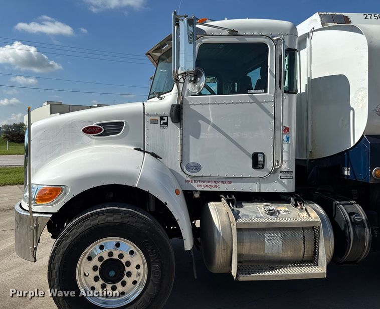 image for item EM2306 2012 Peterbilt 348 water truck