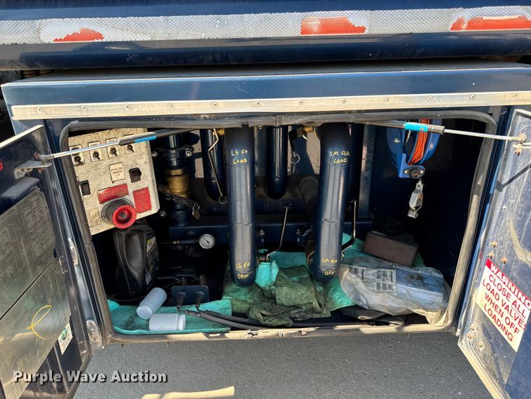 image for item EM2306 2012 Peterbilt 348 water truck