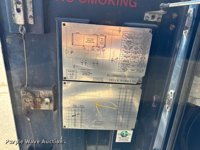 image for item EM2306 2012 Peterbilt 348 water truck