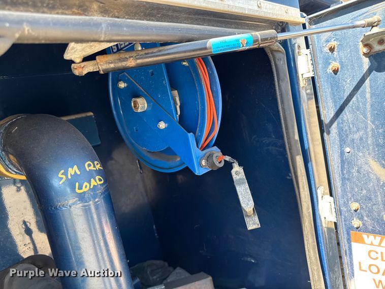 image for item EM2306 2012 Peterbilt 348 water truck