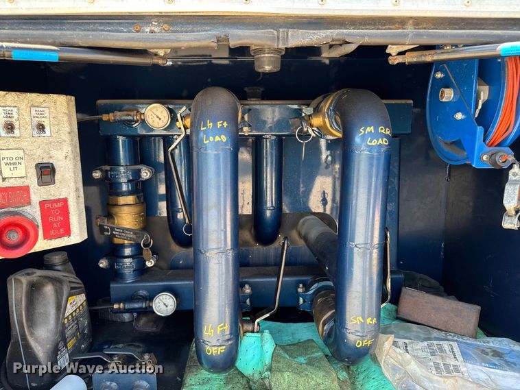 image for item EM2306 2012 Peterbilt 348 water truck