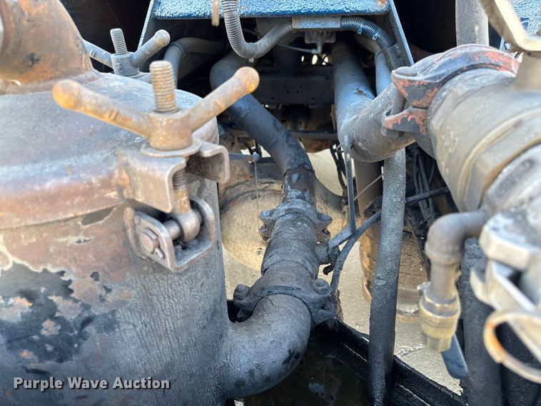 image for item EM2306 2012 Peterbilt 348 water truck