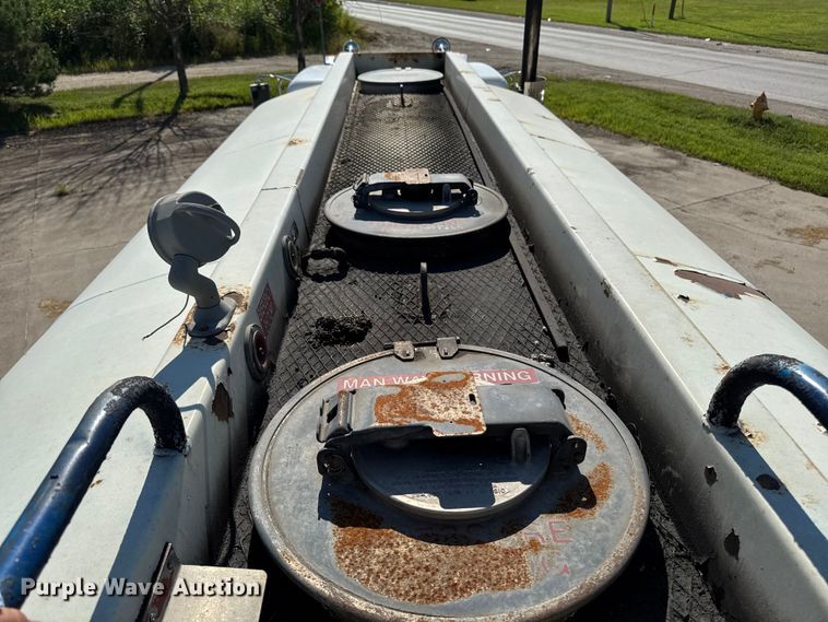 image for item EM2306 2012 Peterbilt 348 water truck