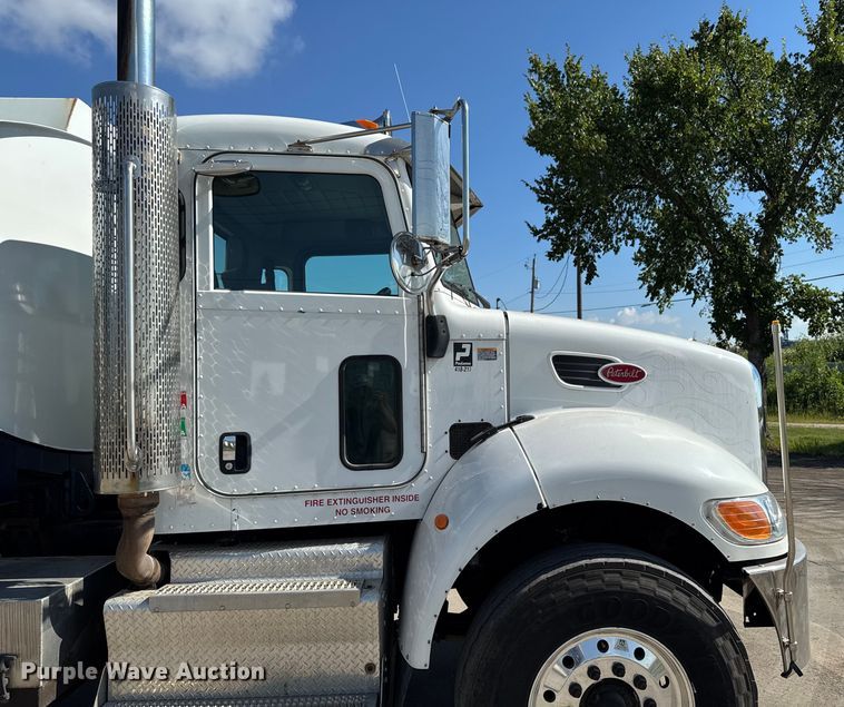 image for item EM2306 2012 Peterbilt 348 water truck