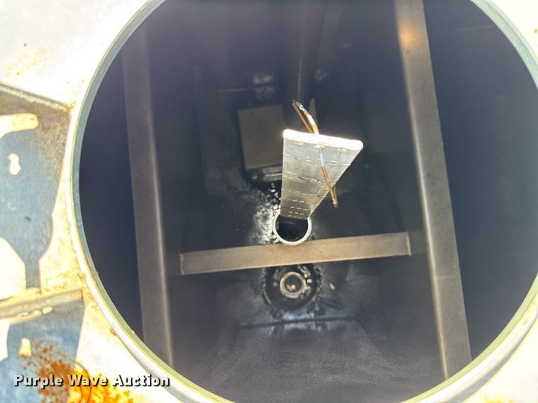 image for item EM2306 2012 Peterbilt 348 water truck