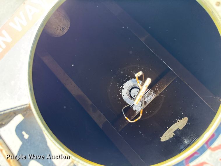 image for item EM2306 2012 Peterbilt 348 water truck