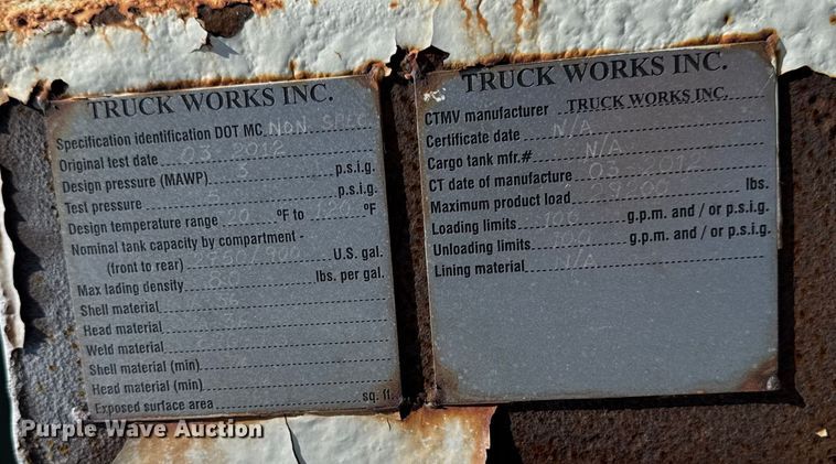 image for item EM2306 2012 Peterbilt 348 water truck