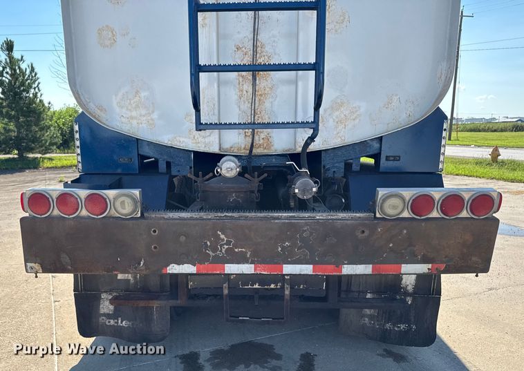 image for item EM2306 2012 Peterbilt 348 water truck