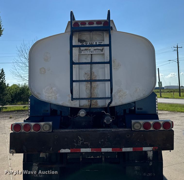 image for item EM2306 2012 Peterbilt 348 water truck