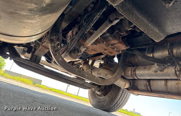 image for item EM2306 2012 Peterbilt 348 water truck