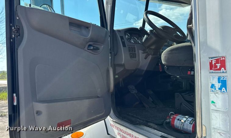 image for item EM2306 2012 Peterbilt 348 water truck