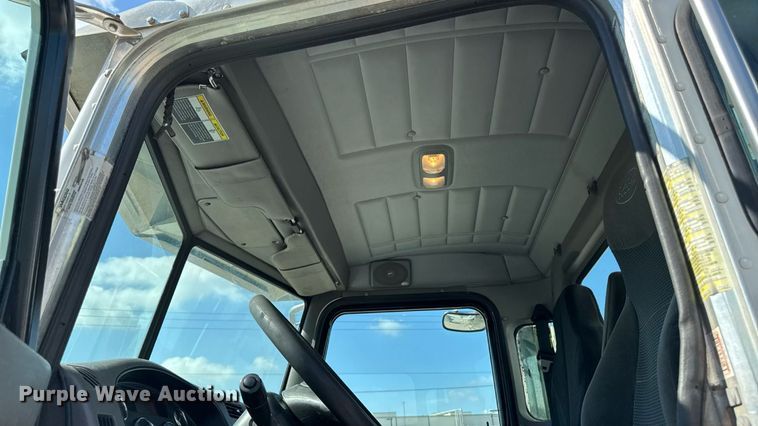 image for item EM2306 2012 Peterbilt 348 water truck