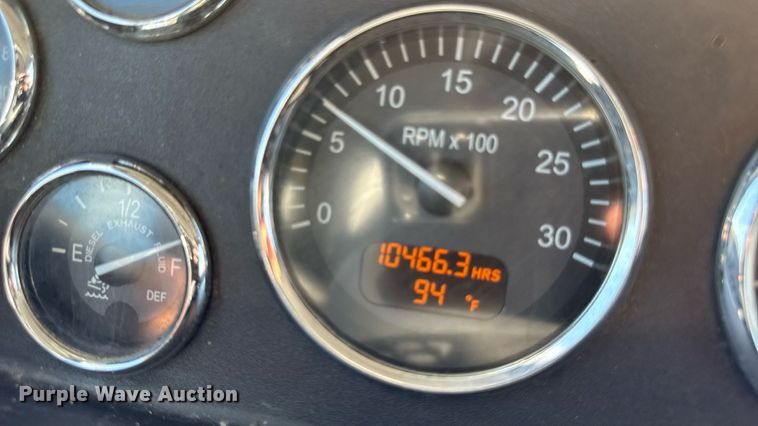 image for item EM2306 2012 Peterbilt 348 water truck