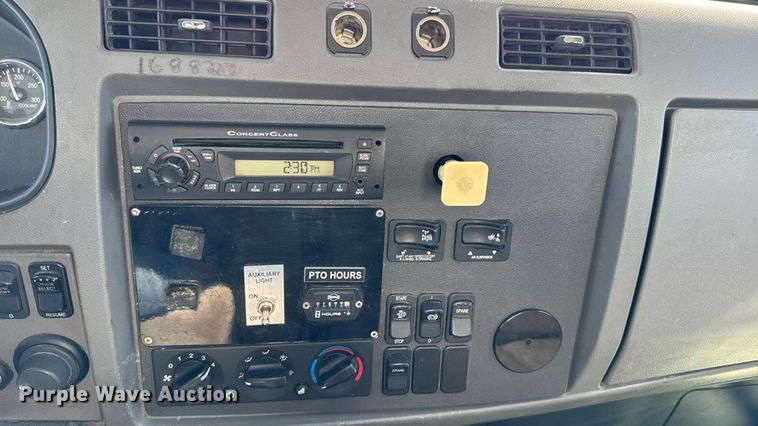 image for item EM2306 2012 Peterbilt 348 water truck