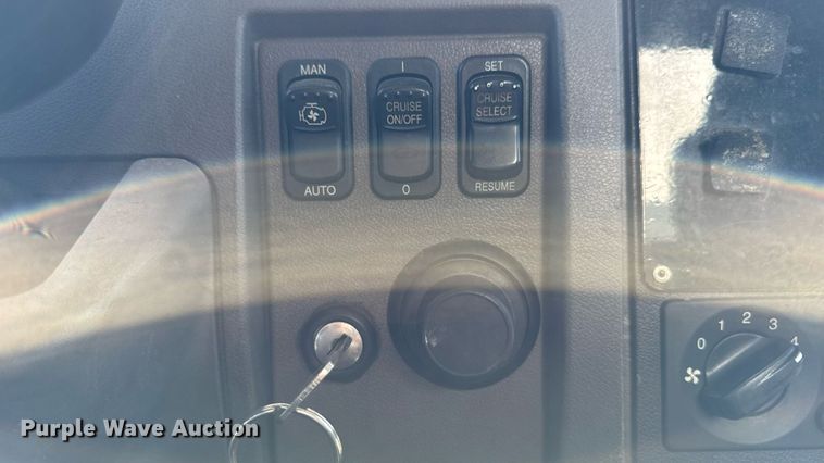 image for item EM2306 2012 Peterbilt 348 water truck