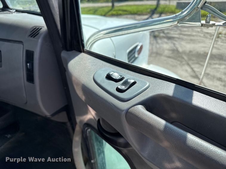 image for item EM2306 2012 Peterbilt 348 water truck