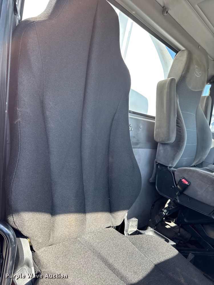 image for item EM2306 2012 Peterbilt 348 water truck