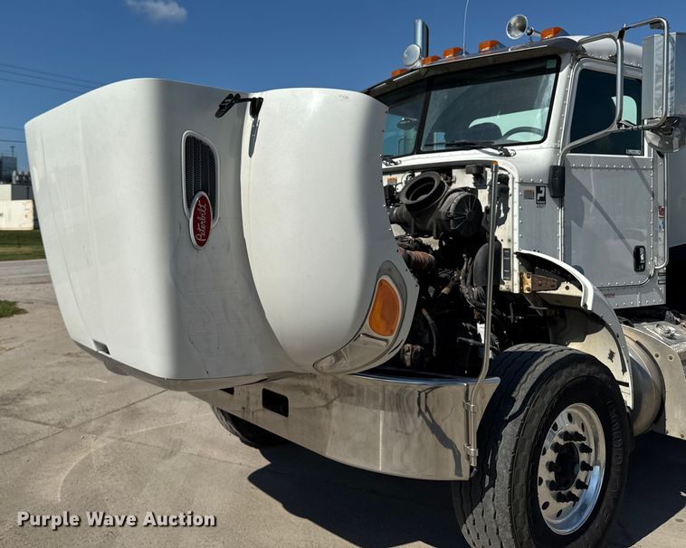 image for item EM2306 2012 Peterbilt 348 water truck