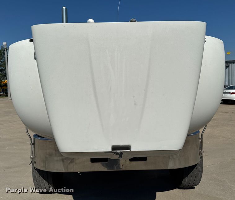 image for item EM2306 2012 Peterbilt 348 water truck