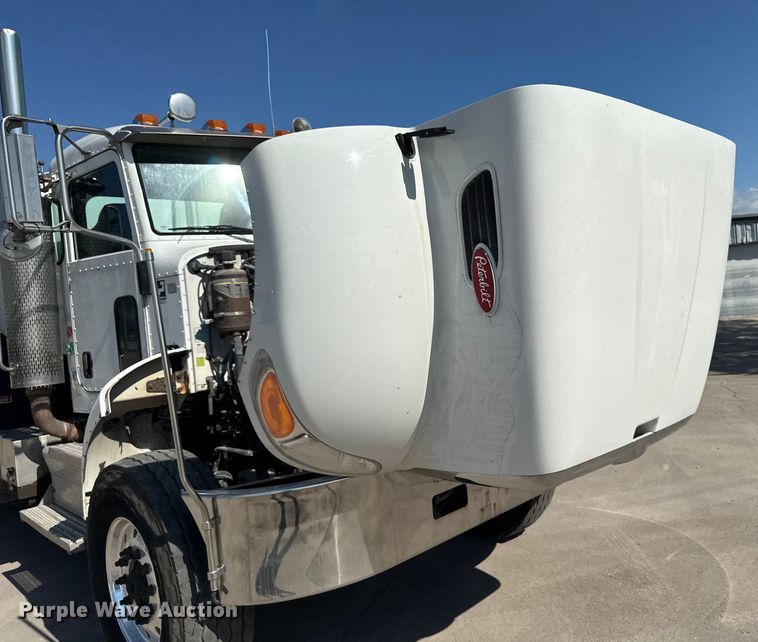 image for item EM2306 2012 Peterbilt 348 water truck