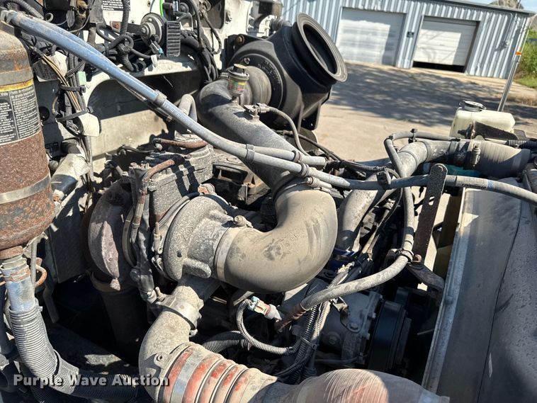 image for item EM2306 2012 Peterbilt 348 water truck