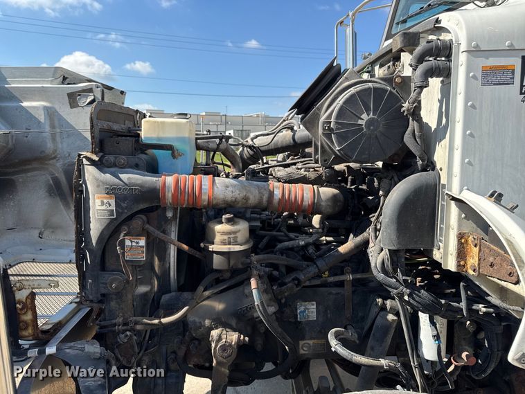 image for item EM2306 2012 Peterbilt 348 water truck