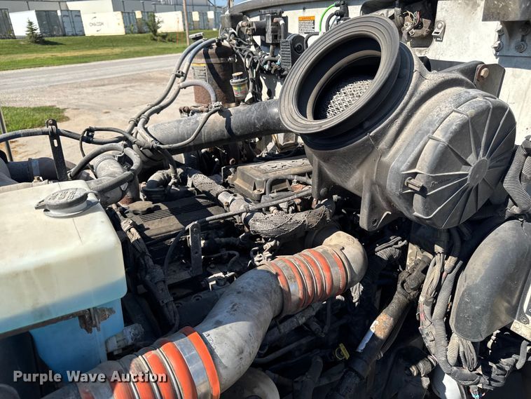 image for item EM2306 2012 Peterbilt 348 water truck