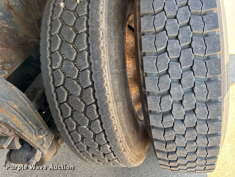 image for item EM2306 2012 Peterbilt 348 water truck