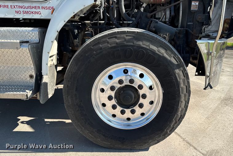 image for item EM2306 2012 Peterbilt 348 water truck