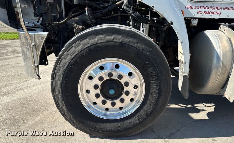 image for item EM2306 2012 Peterbilt 348 water truck