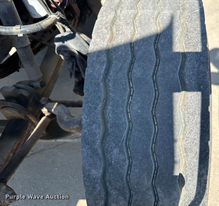 image for item EM2306 2012 Peterbilt 348 water truck