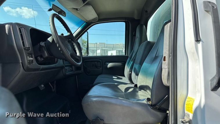 image for item EM2307 2006 Chevrolet C4500 box truck