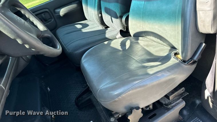 image for item EM2307 2006 Chevrolet C4500 box truck