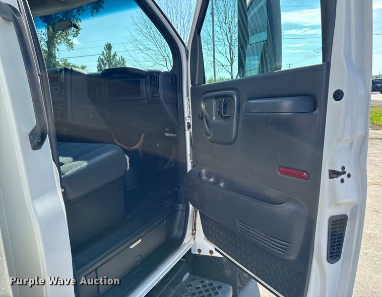 image for item EM2307 2006 Chevrolet C4500 box truck