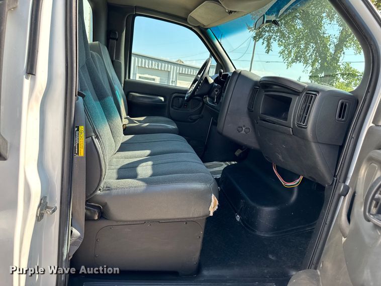 image for item EM2307 2006 Chevrolet C4500 box truck