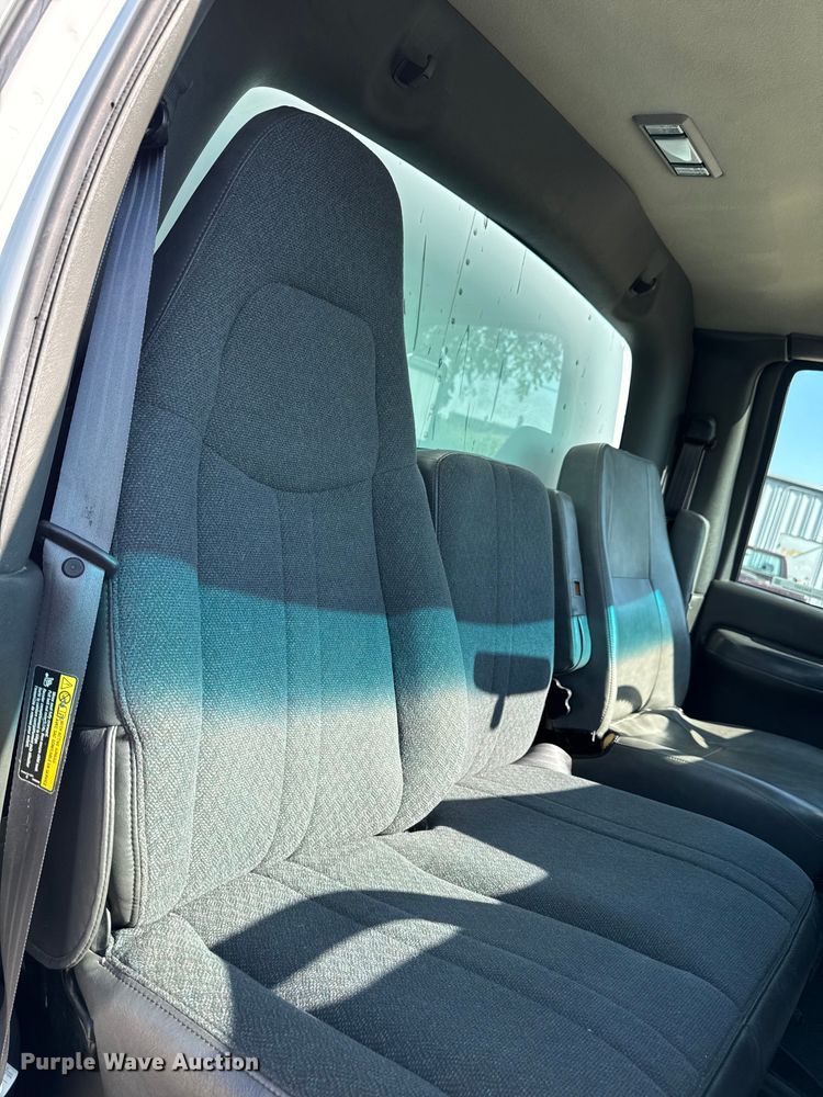 image for item EM2307 2006 Chevrolet C4500 box truck