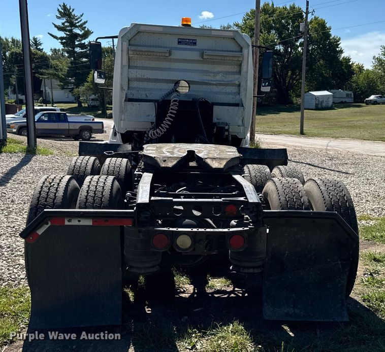 image for item EM2322 2016 International RF027 semi truck