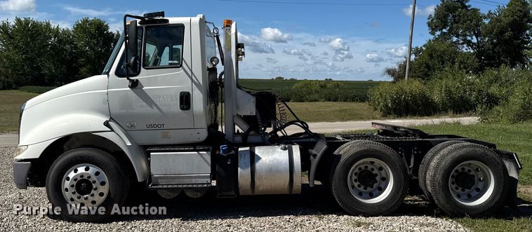 image for item EM2322 2016 International RF027 semi truck