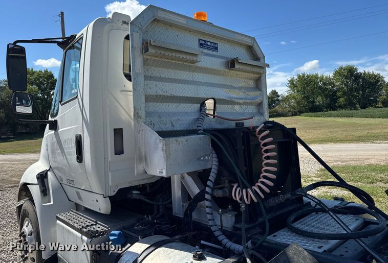 image for item EM2322 2016 International RF027 semi truck