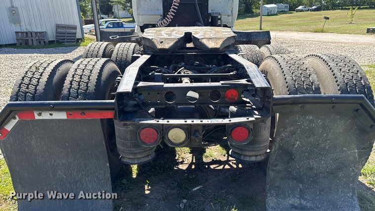 image for item EM2322 2016 International RF027 semi truck