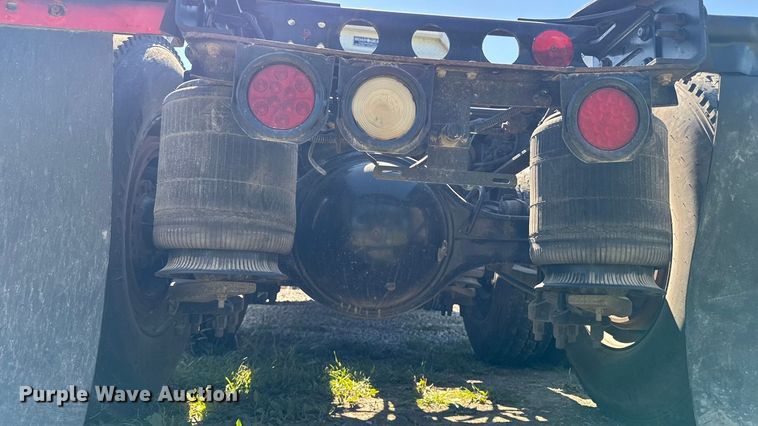 image for item EM2322 2016 International RF027 semi truck