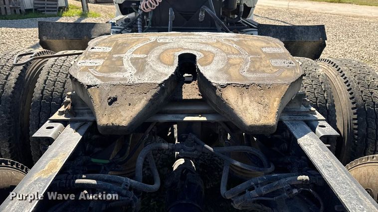 image for item EM2322 2016 International RF027 semi truck