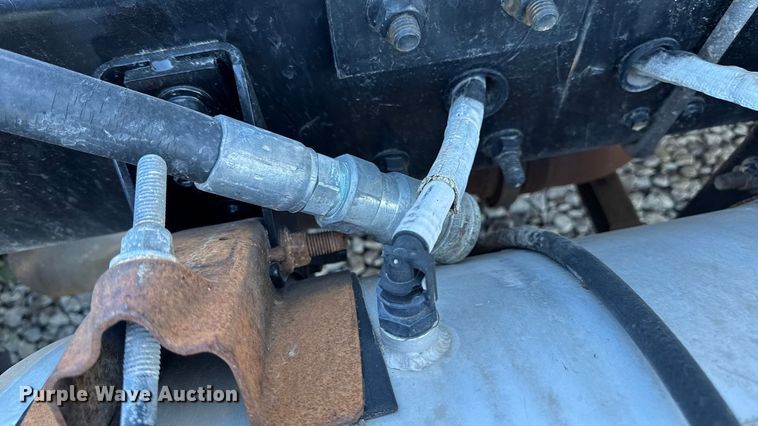 image for item EM2322 2016 International RF027 semi truck