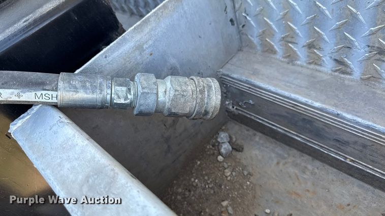 image for item EM2322 2016 International RF027 semi truck