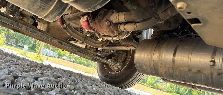 image for item EM2322 2016 International RF027 semi truck