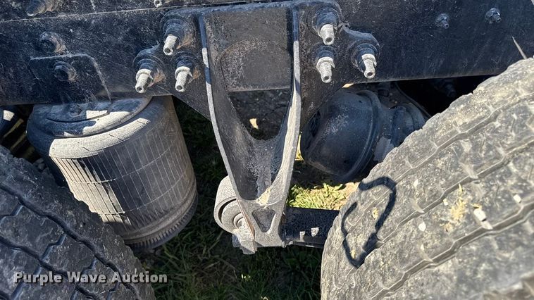 image for item EM2322 2016 International RF027 semi truck