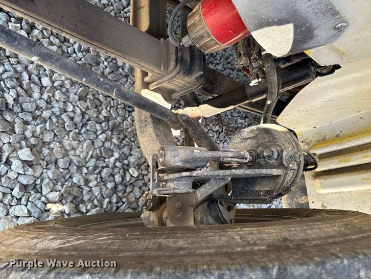 image for item EM2322 2016 International RF027 semi truck