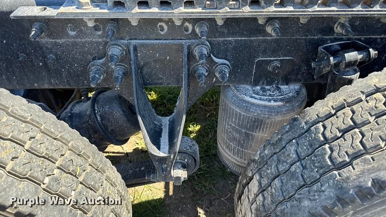 image for item EM2322 2016 International RF027 semi truck