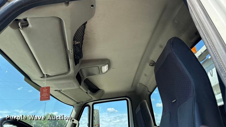 image for item EM2322 2016 International RF027 semi truck