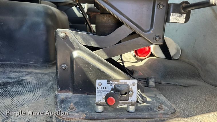 image for item EM2322 2016 International RF027 semi truck